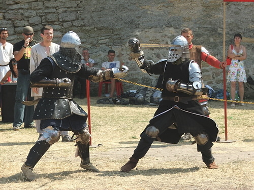 Настоящий бой - Настоящие рыцари! (Слева на фото - Кирилл Довженко - ветеран сборной Молдовы)
